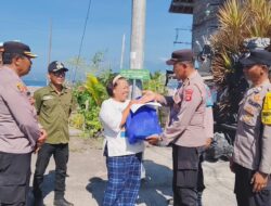 Pasca-Puting Beliung, Kapolsek Gilimanuk Beri Bantuan ke Korban