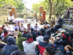 Aliansi Masyarakat Suela Menggugat Kepung Pengadilan Negeri Selong, Ini Alasannya