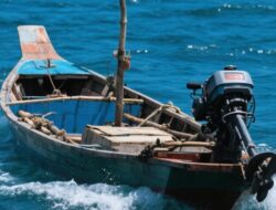 Mesin Masih Menyala, Jukung Tanpa Awak Ditemukan Terombang-ambing di Perairan Pantai Karang Sanur