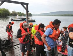 KMP Cemerlang 55 Kandas di Selat Bali: 53 Penumpang Dievakuasi