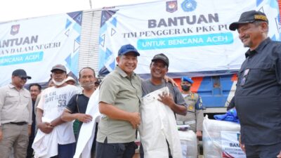 Kunjungi Aceh Tamiang, Mendagri Tito Serahkan Bantuan untuk Masyarakat Terdampak Bencana