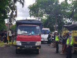 Ratusan Truk Sampah Kepung Kantor Gubernur Bali, Forum Swakelola Tolak Penutupan TPA Suwung