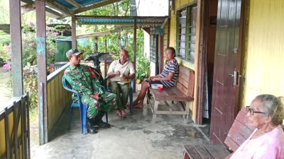Babinsa Biak Kota Rutin Komsos Jaga Kedekatan dengan Warga
