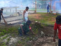 Semangat Gotong-Royong, Babinsa dan Warga Warsa Bersihkan TPU Jelang Paskah