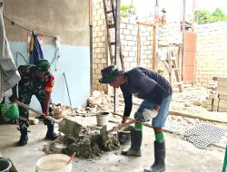 Peduli Rakyat, Babinsa Biak Kota Ikut Bangun Rumah Warga
