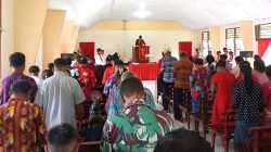 Hadiri Ibadah Pentakosta, Babinsa Pererat Silaturahmi dengan Jemaat GKI Damai Nermnu