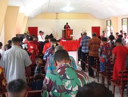 Hadiri Ibadah Pentakosta, Babinsa Pererat Silaturahmi dengan Jemaat GKI Damai Nermnu