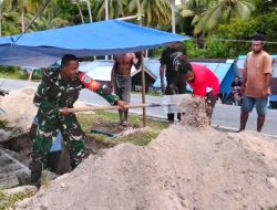 Wujud Kepedulian, Babinsa Bantu Penggalian Liang Kubur Warga