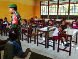 Babinsa Biak Timur Berikan Wasbang dan Materi Berhitung kepada Murid SD Eben Haezer Ibdi