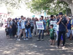 Ratusan Nelayan Kepung SPBN Tanjung Luar, Soroti Dugaan Mafia BBM