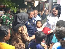 Hadir di Tengah Musibah, Dandim 1708/BN dan Ketua Persit Bantu Korban Ledakan di Biak