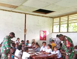 Babinsa Biak Timur Pantau Ulangan Semester Murid SD YPK Karmel Bosnik
