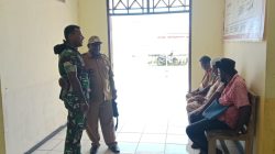 Babinsa Warsa Jalin Komsos Bersama Aparat Distrik dan Kepala Kampung