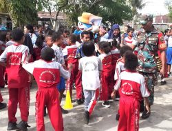 Isi Masa Pasca Ujian dengan Positif, Babinsa Anjangsana ke SD Inpres Saramom