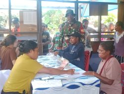 Dampingi Penyaluran PKH, Babinsa Pastikan Bantuan Pemerintah Sampai ke Masyarakat