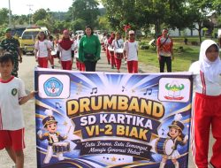 Tampilkan keunggulan Murid, SD Kartika VI-2 Biak Gelar Pawai Drum Band Keliling Kota Biak
