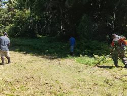 Wujudkan Lingkungan Bersih dan Sehat, Babinsa Biak Utara Pimpin Kerja Bakti Bersama Warga