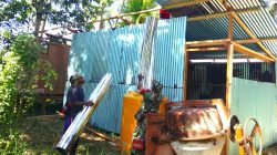 Babinsa Bantu Pembangunan Camp Pekerja Kampung Nelayan