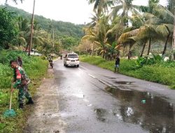 Babinsa Posramil Warsa Gelar Karya Bakti di Kampung Amoy
