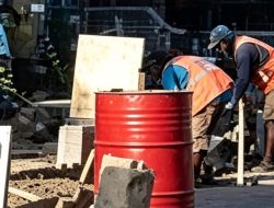 Rekanan Proyek Pedestrian Kota Negara Abaikan Standar K3, Dinas PUPRHUB Jembrana Turun Tangan