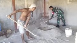 Gotong-Royong Babinsa dan Warga Pererat Kemanunggalan TNI-Rakyat