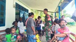 Babinsa Posramil Warsa Hadiri Kegiatan Kelas Ibu Balita di Kampung Aman