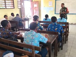 Babinsa Biak Kota Bekali Siswa Baru Wawasan Kebangsaan