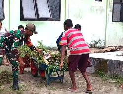 Langkah Kecil Babinsa Jaga Kebersihan Puskesmas
