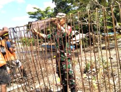 Babinsa Supiori Selatan Bantu Pembangunan Kampung Nelayan