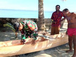 Babinsa Numfor Komsos Bersama Masyarakat Nelayan di Kampung Kameri