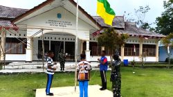 Babinsa Posramil Biak Timur Latih Paskibra Persiapan HUT Ke-81 RI di Distrik Oridek