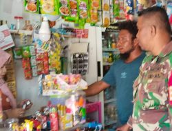 Babinsa Cek Harga Sembako di Pasar Bosnik