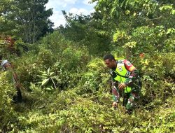 Peduli Lingkungan, Babinsa Bersama Warga Gotong-Royong Bersihkan Fasilitas Umum