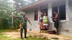 Babinsa Biak Utara Komsos Bersama Warga Kampung Maneru