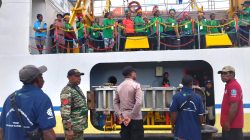 Babinsa Numfor Bantu Pengamanan Rombongan Wisata Rohani Jemaat Wowna
