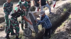 Bersama Warga Desa Buruan, TNI AD Wujudkan Semangat Gotong Royong dan Kepedulian Sosial