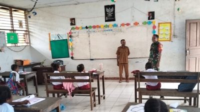 Babinsa Biak Timur Berikan Wasbang kepada Murid SD Inpres Kajasbo