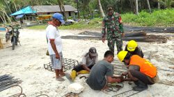 Babinsa Numfor Pantau Desa Binaan dan Awasi Pembangunan Kampung Nelayan di Kampung Yenbepon