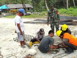 Babinsa Numfor Pantau Desa Binaan dan Awasi Pembangunan Kampung Nelayan di Kampung Yenbepon