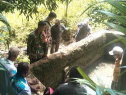 Babinsa Warsa Tinjau Debit Air Bersih Pascakemarau Panjang di Kampung Amoy