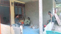 Babinsa Biak Barat Bantu Perehaban Rumah Warga Lansia di Kampung Ramdori