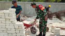 Babinsa Numfor Pantau Desa Binaan dan Awasi Pembangunan Kampung Nelayan