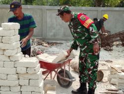 Babinsa Numfor Pantau Desa Binaan dan Awasi Pembangunan Kampung Nelayan