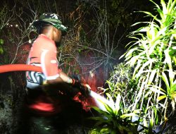 Kodim 1708/BN Padamkan Kebakaran Hutan di Kampung Nasaret Biak