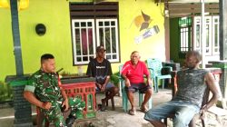 Babinsa Posramil Biak Timur Anjangsana di Kampung Mandon