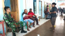 Babinsa Posramil Biak Timur Imbau Pedagang Jaga Kebersihan dan Kualitas Barang Dagangan