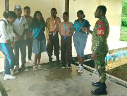 Babinsa Biak Barat Berikan Wawasan Kebangsaan kepada Pelajar