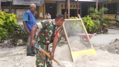 Babinsa Biak Kota Bantu Revitalisasi SMK TIK Yapis Biak
