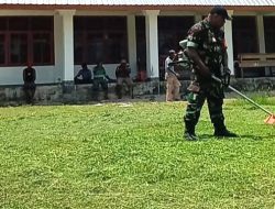 Babinsa Supiori Utara Bersama Warga Gotong-Royong Bersihkan Halaman Gereja GKI Agape