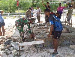 Babinsa Bantu Warga Bangun Pondasi Menara Lonceng Gereja Bethesda
